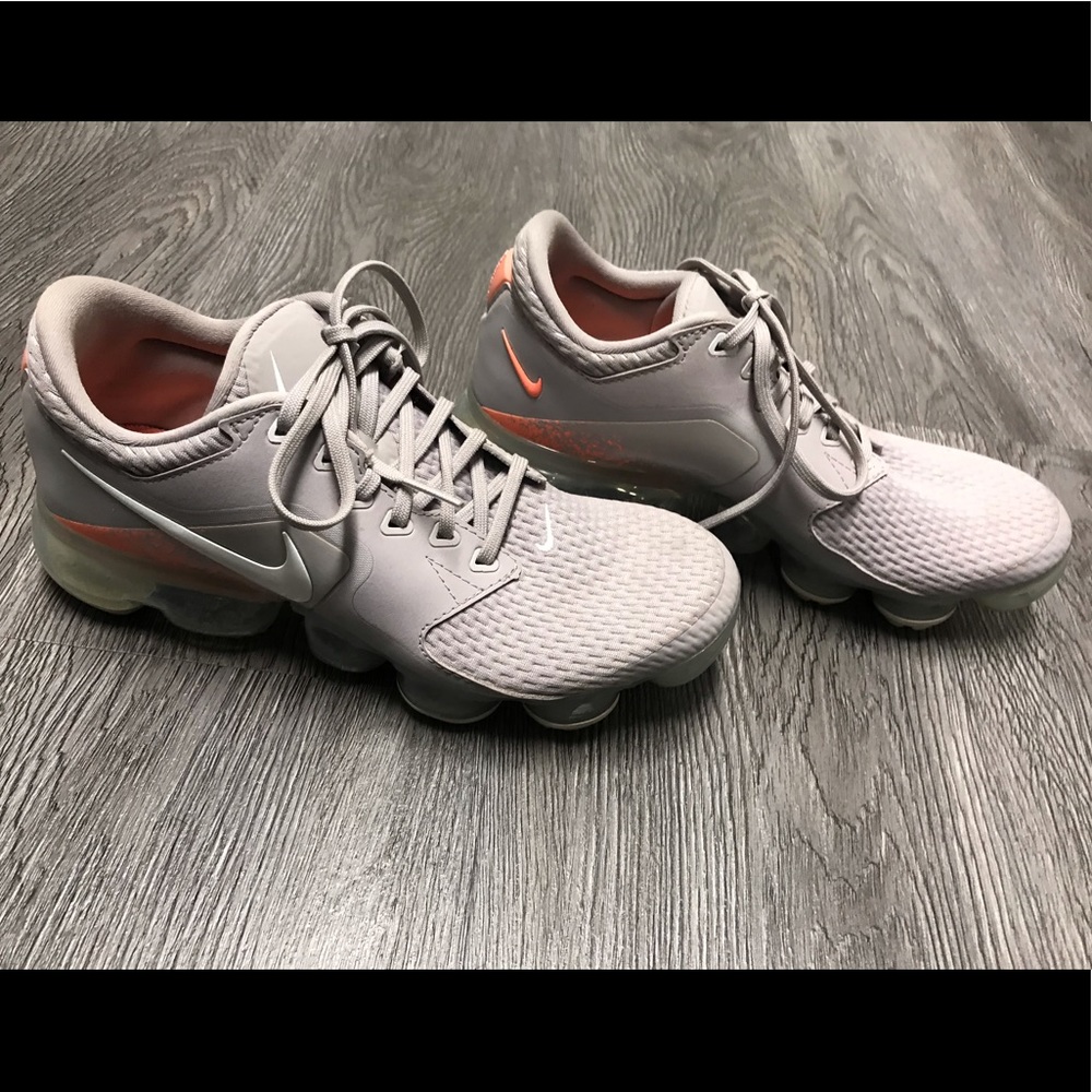 NIKE VAPORMAX WOMEN SIZE 5.5